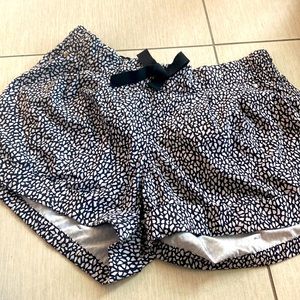 lululemon walking short size 8
